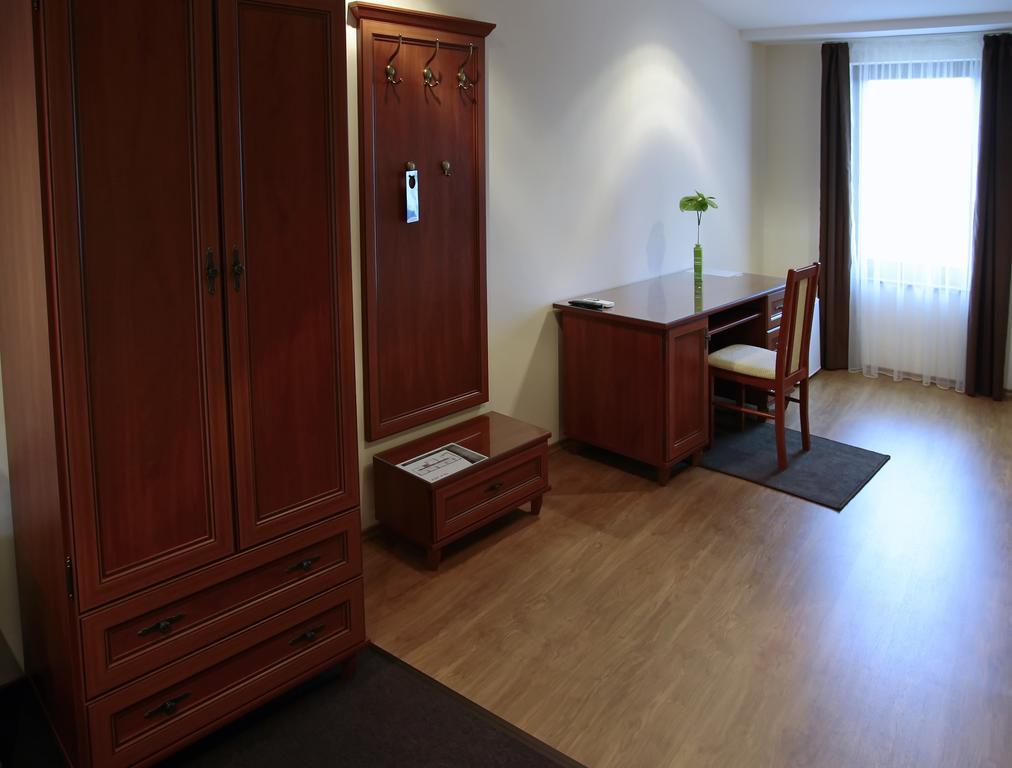 Hotel Brill Orosháza Quarto foto